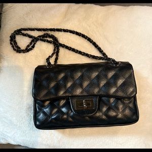 Quilted chain bag black